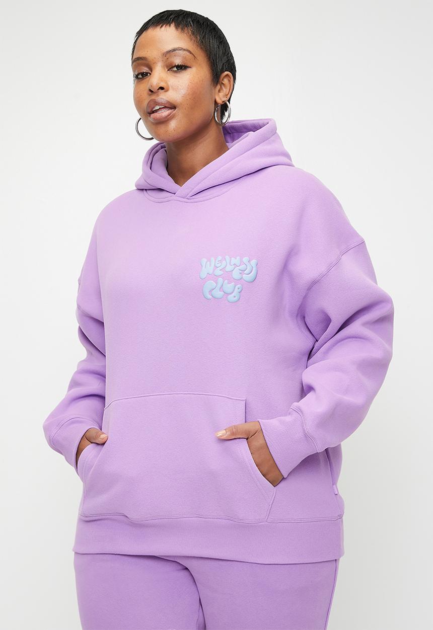 Cotton On - Plus Plush Premium Graphic Hoodie - Cyber Grape/Wellness Club Windsurfer