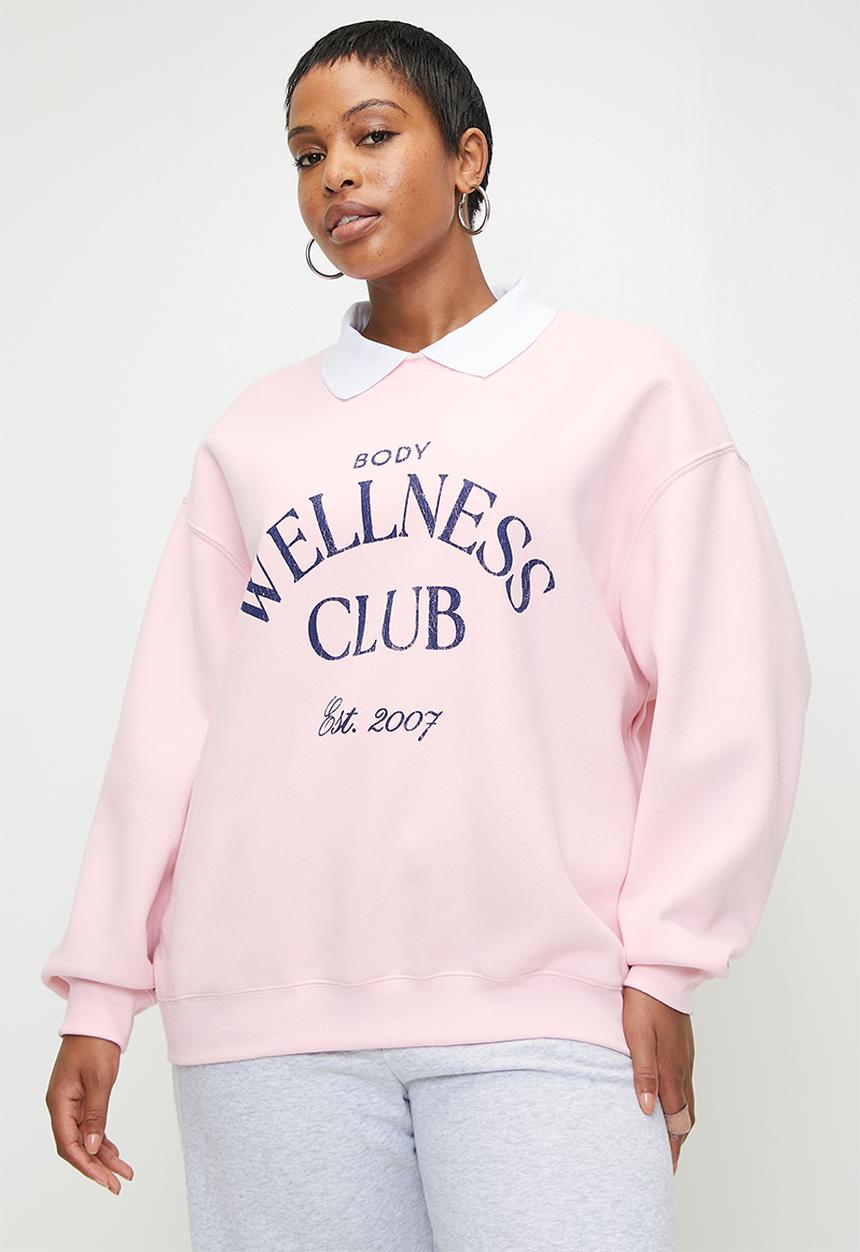 Cotton On - Plus Plush Collar Sweatshirt - Cherry Dream/Wellness Club