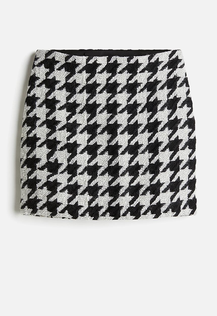 H&M - Mini skirt - white dogtooth-patterned