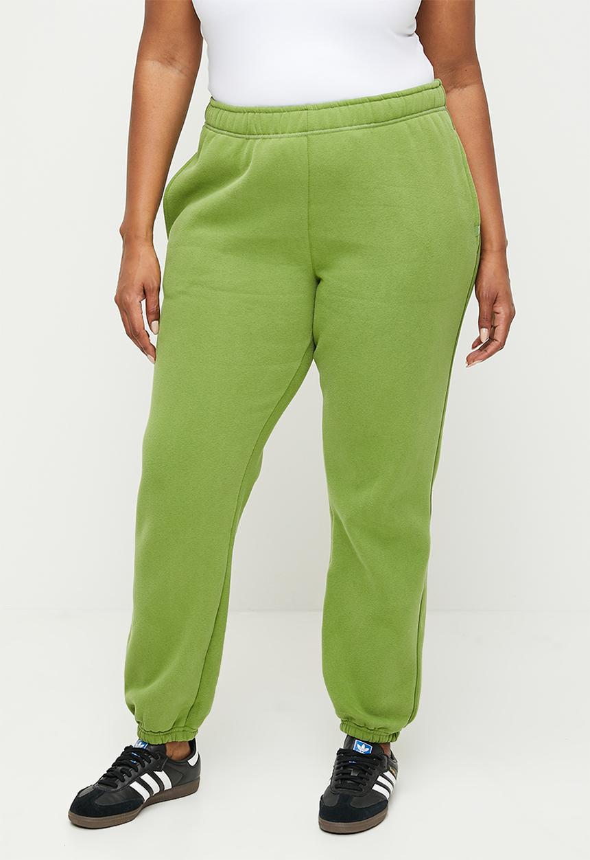 Cotton On - Plus Plush Essential Gym Sweatpant - Eco Green