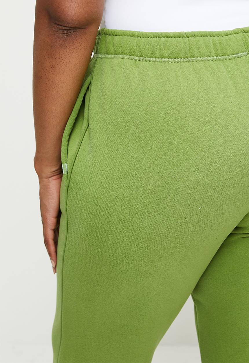 Cotton On - Plus Plush Essential Gym Sweatpant - Eco Green