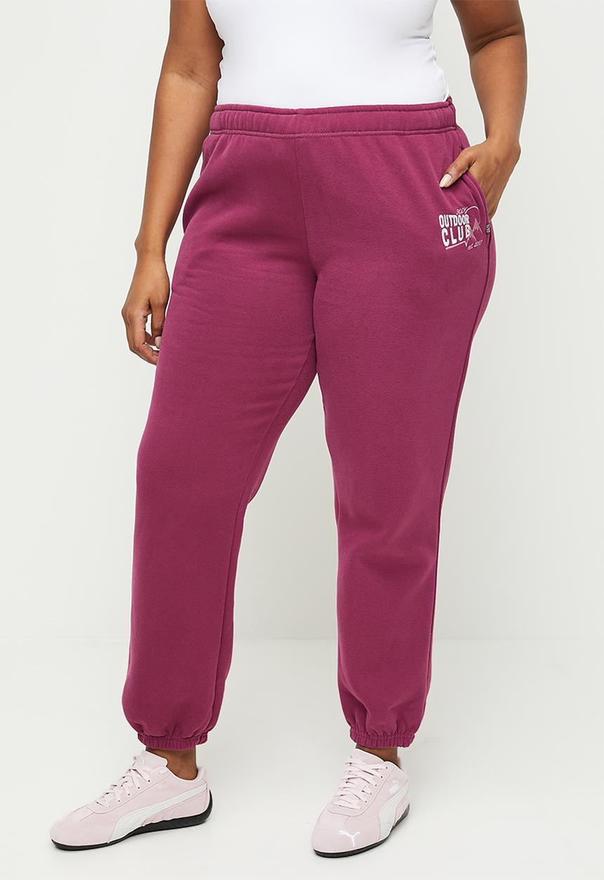 Cotton On - Plus Plush Essential Gym Sweatpant - Sangria/Outdoor Club