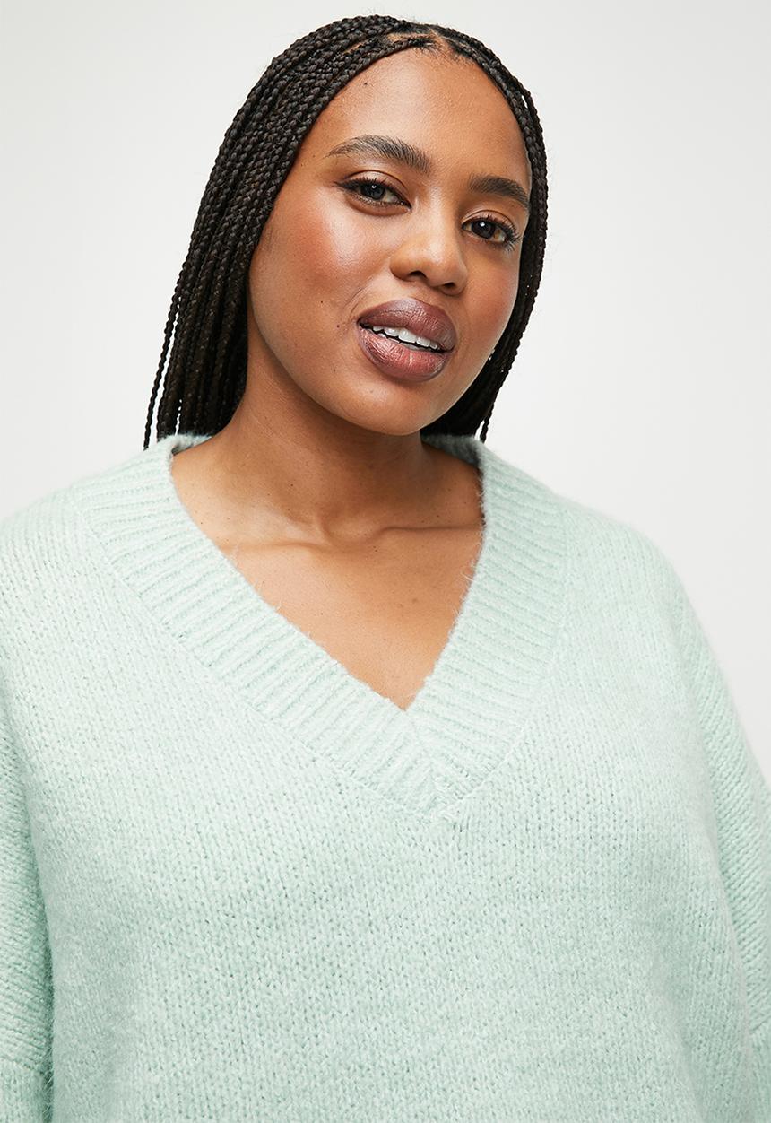 Cotton On - Plus luxe v-neck pullover - meadow mist