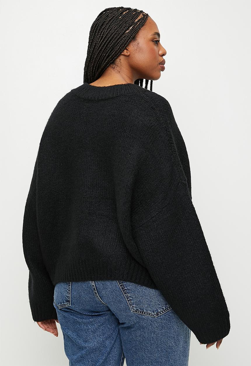 Cotton On - Plus  luxe v-neck pullover - black