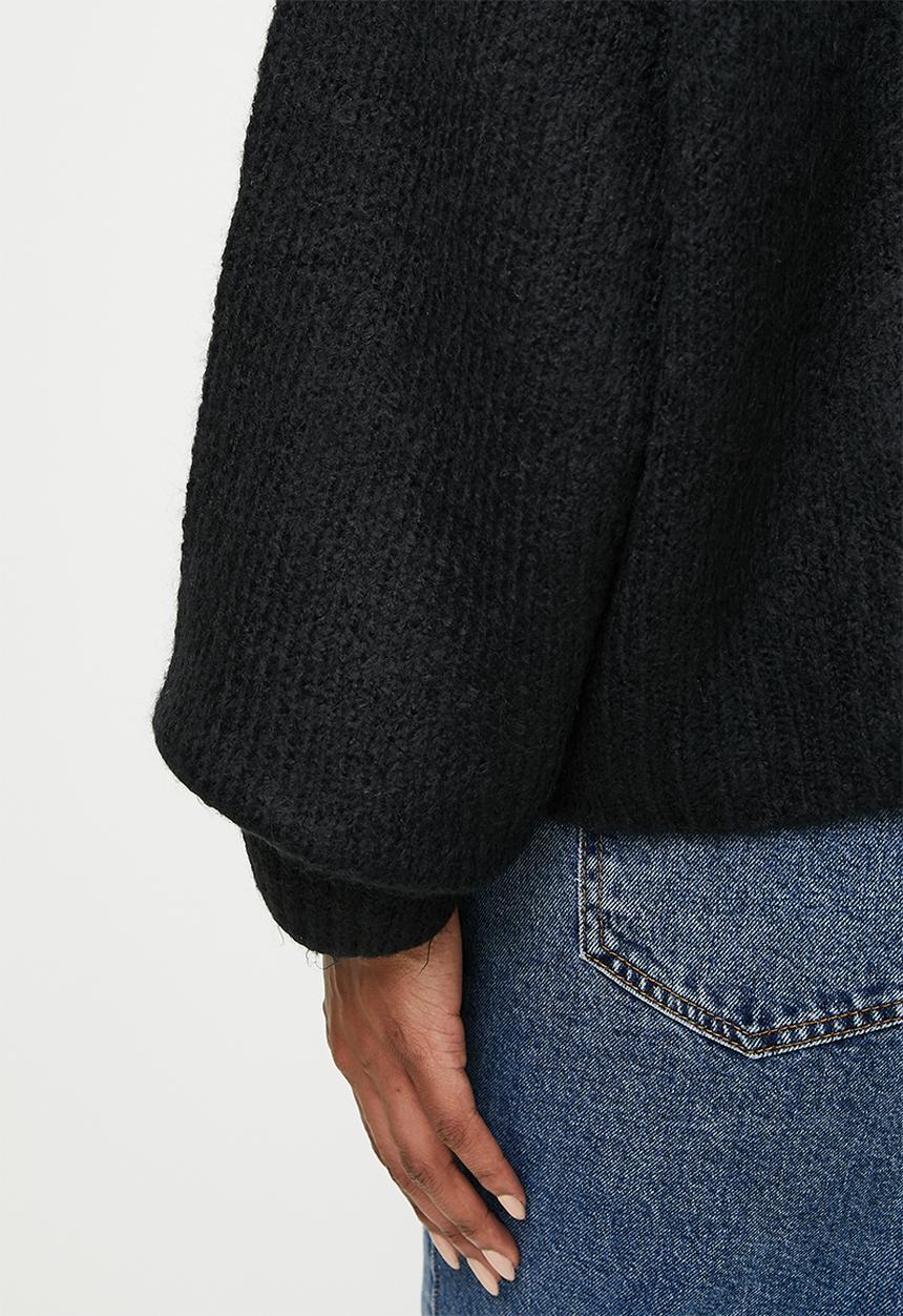 Cotton On - Plus  luxe v-neck pullover - black