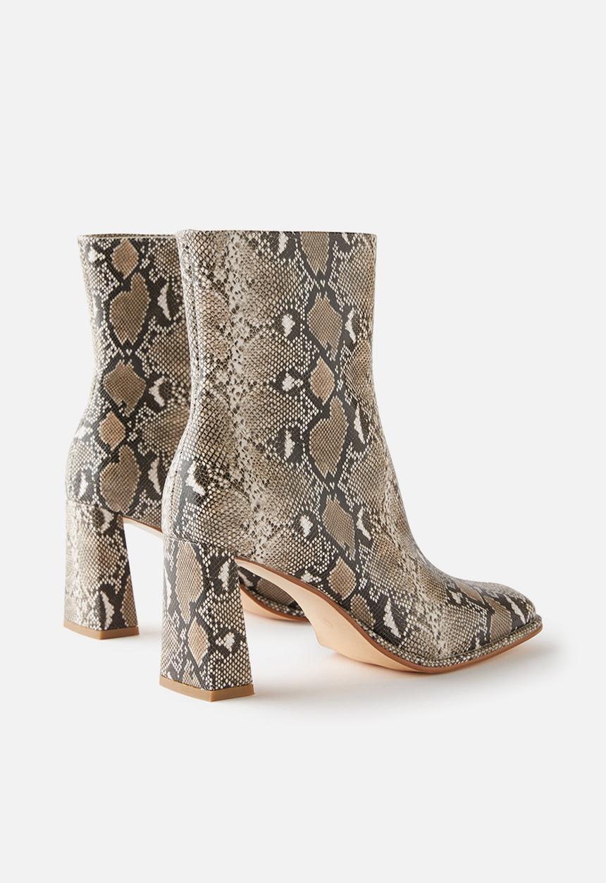 Cotton On - Jacquie block heel boot - reptile