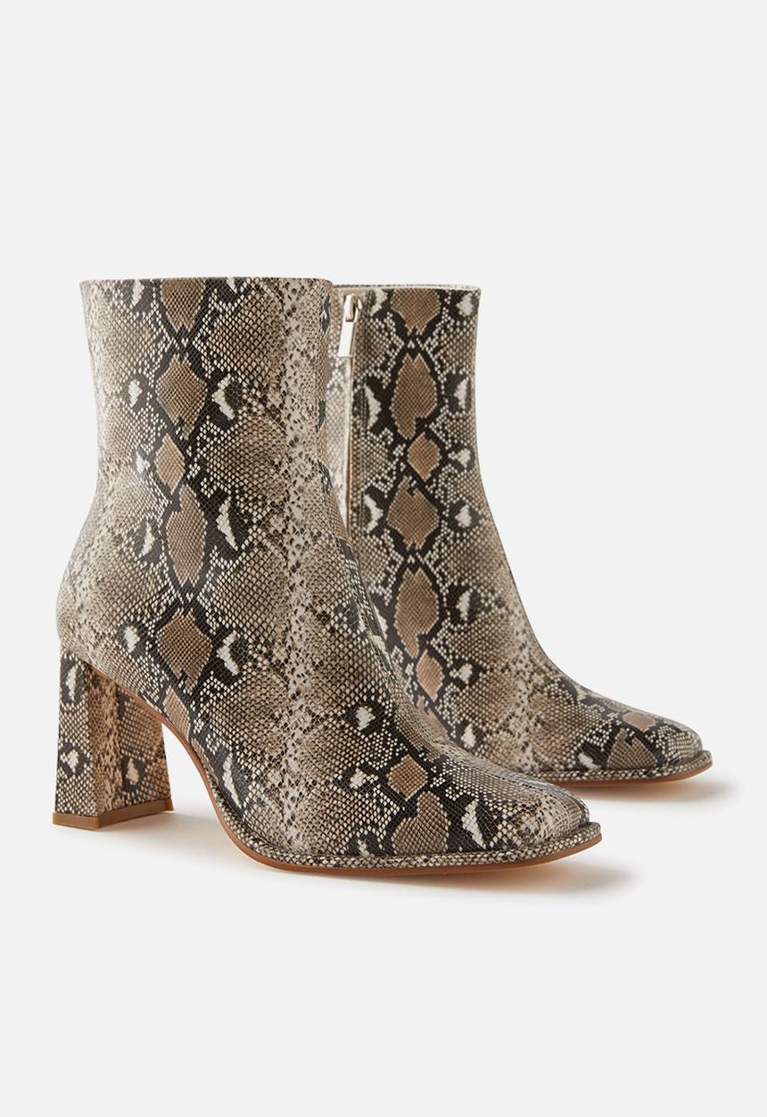 Cotton On - Jacquie block heel boot - reptile
