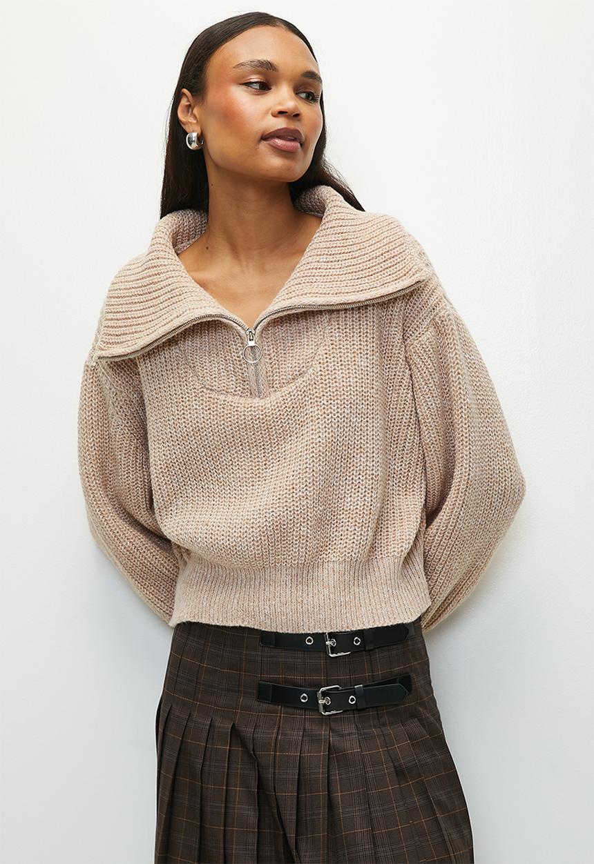 Sleeve Volume Knit  ベージュ Volume Sleeve High Neck Knitted Sweater Beige | NA-KD