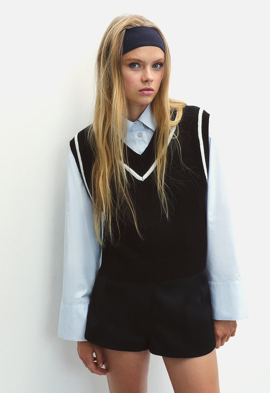 H&M - V-neck sweater vest - black