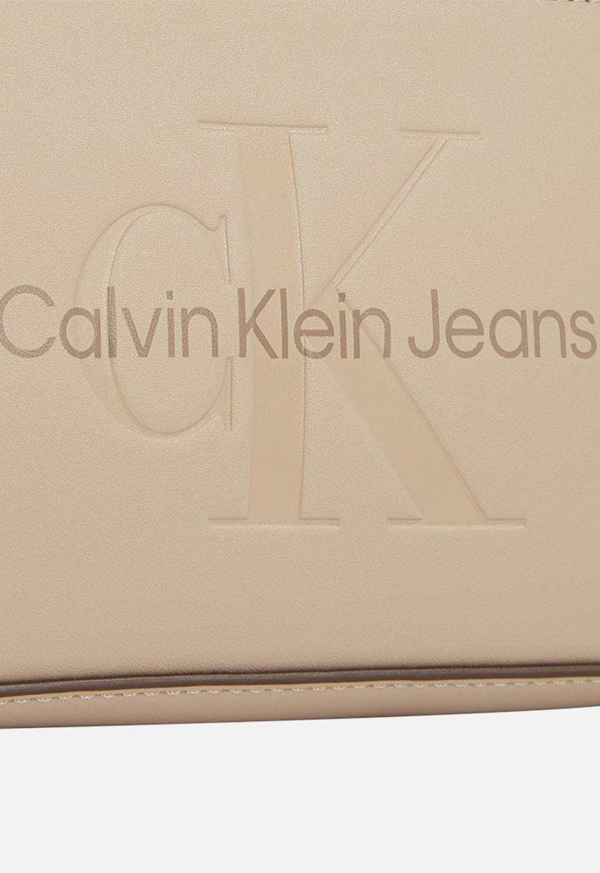 Calvin Klein - Sculpted shoulder pouch25 mono-crockery