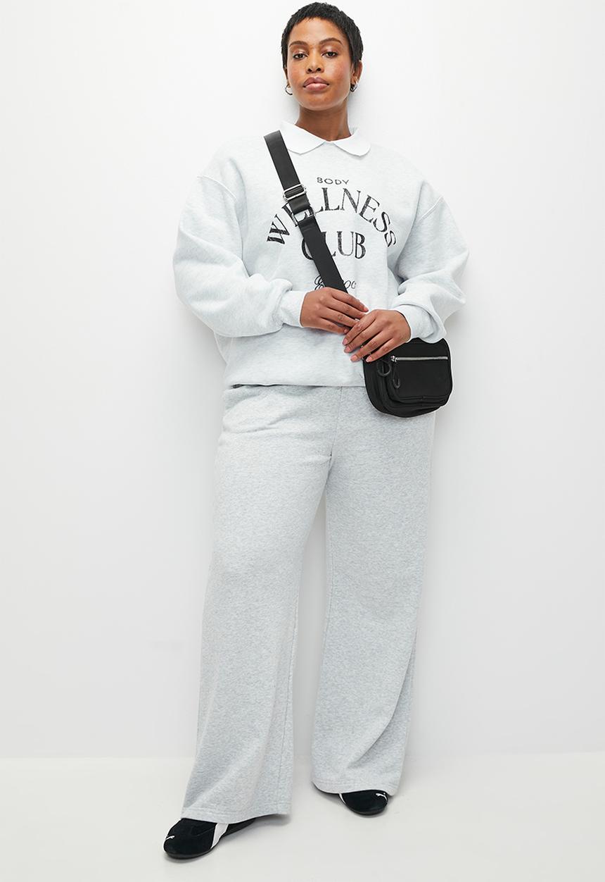 Cotton On - Plus Plush Collar Sweatshirt - Cloudy Grey Marle/Wellness Club