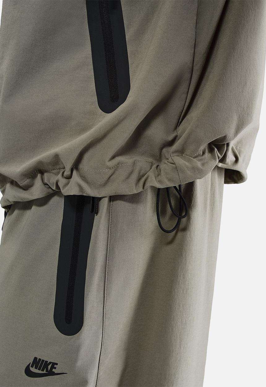Nike - Tech Woven Jacket - Light Army/Light Army/Black
