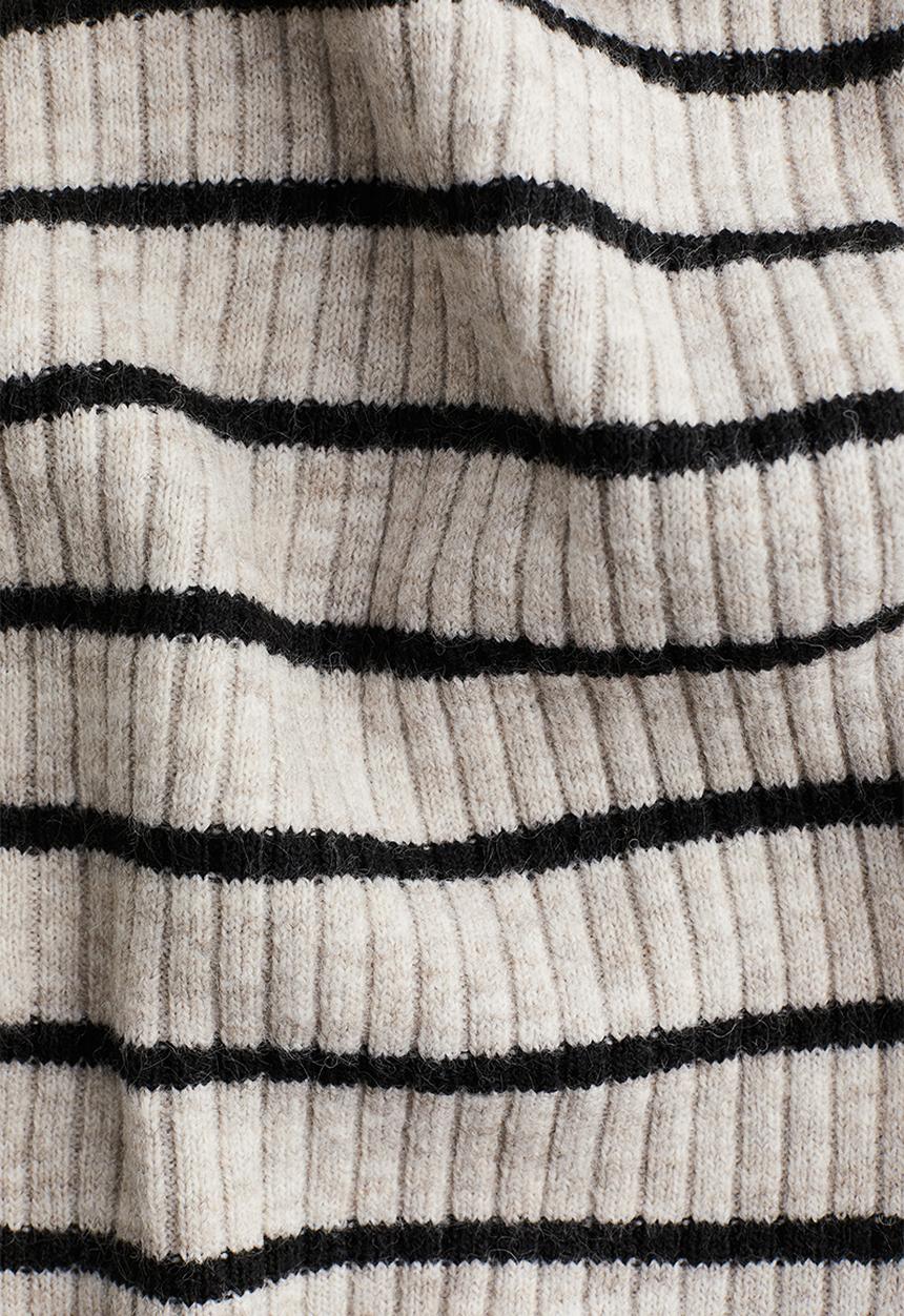 H&M - Oversized polo-neck jumper - light beige marl striped
