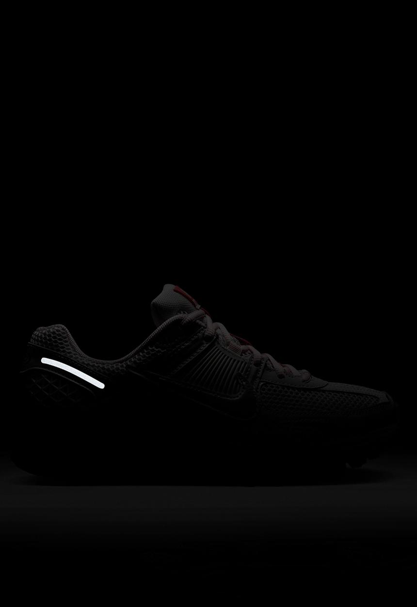 Nike - Nike Zoom Vomero 5