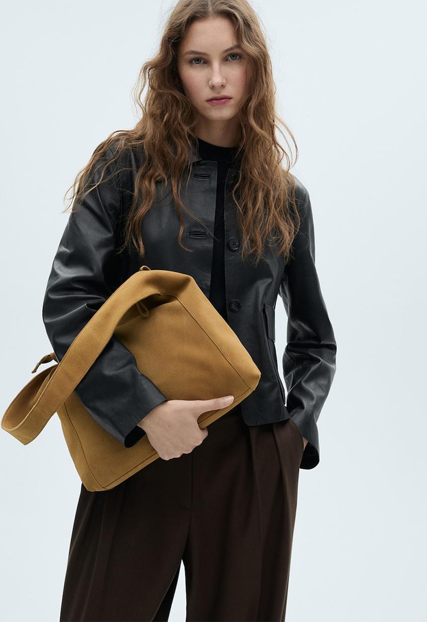 MANGO - Shoulder bag piramide - camel