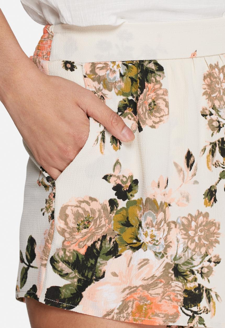 VILA - Flourish spring shorts
