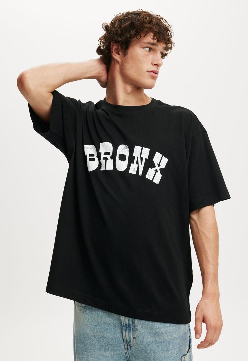 Cotton On - Box Fit Graphic T-Shirt - Black/Bronx