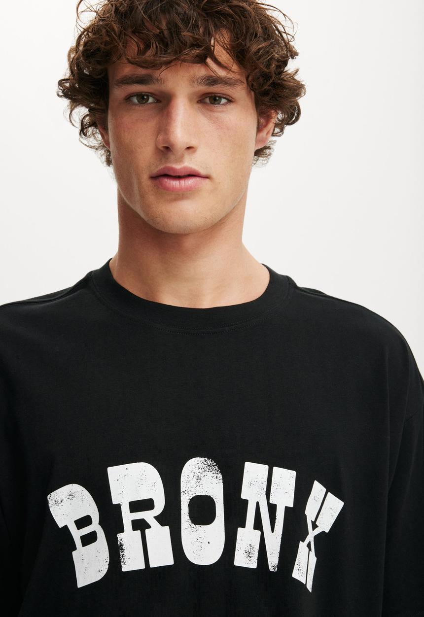 Cotton On - Box Fit Graphic T-Shirt - Black/Bronx