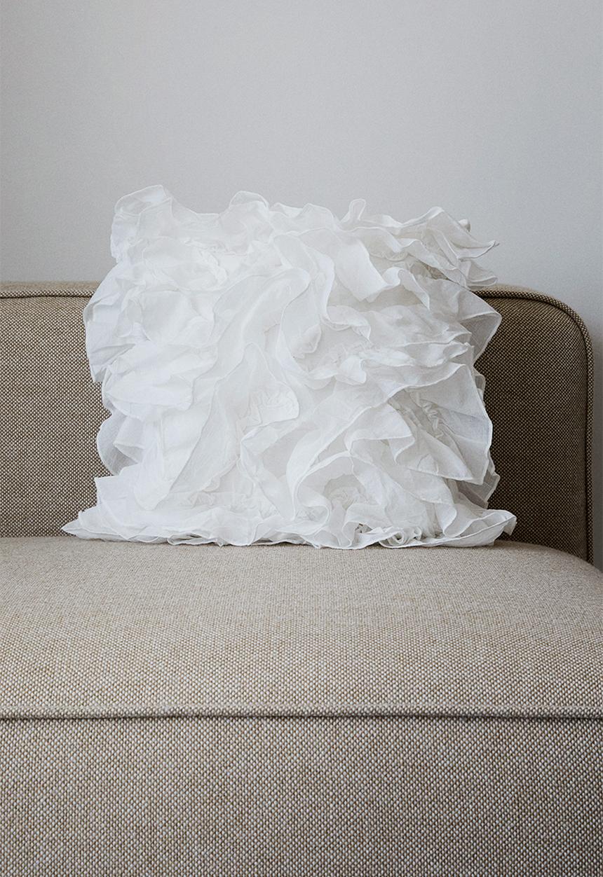 H&M - Frilled cotton cushion cover - white 40x40