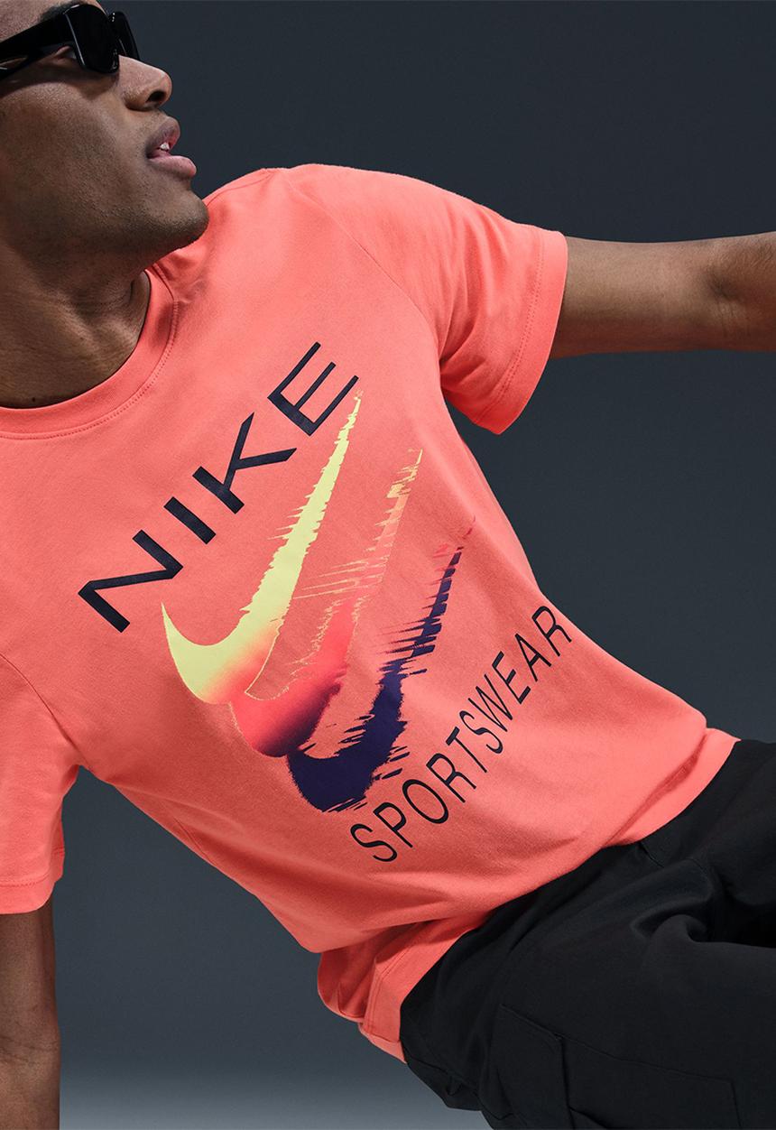 Nike - NSW Swoosh SP25 Tee - Magic Ember