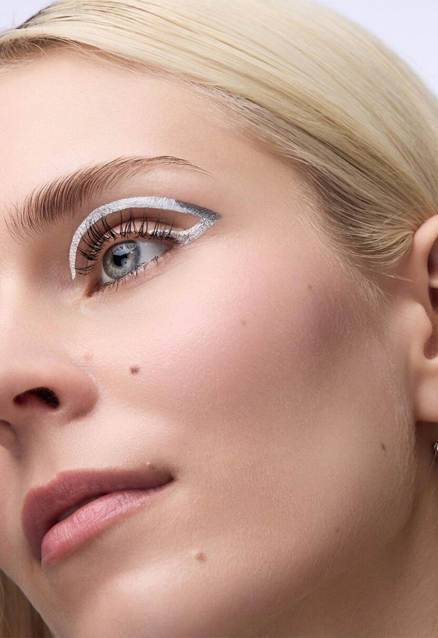 Catrice - Space Glam Liquid Effect Eyeliner 010 - Moonstone Metallic