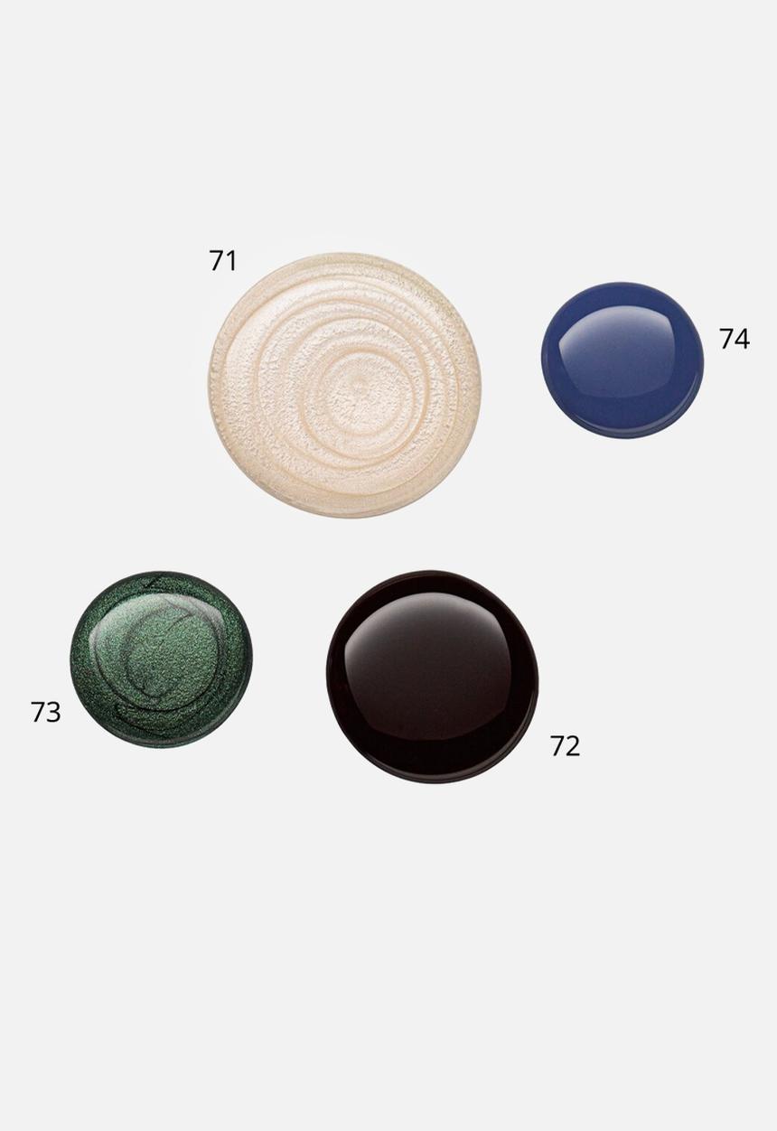 essence - Gel Nail Colour 72 - LEFT ME ON red