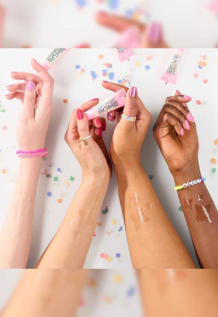 essence - Birthday Bomb Shiny Lipgloss 01 - Cake My Day!