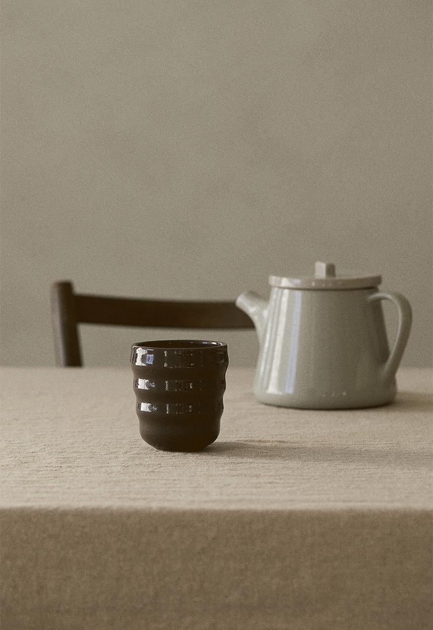 H&M - Fluted stoneware mug - brown