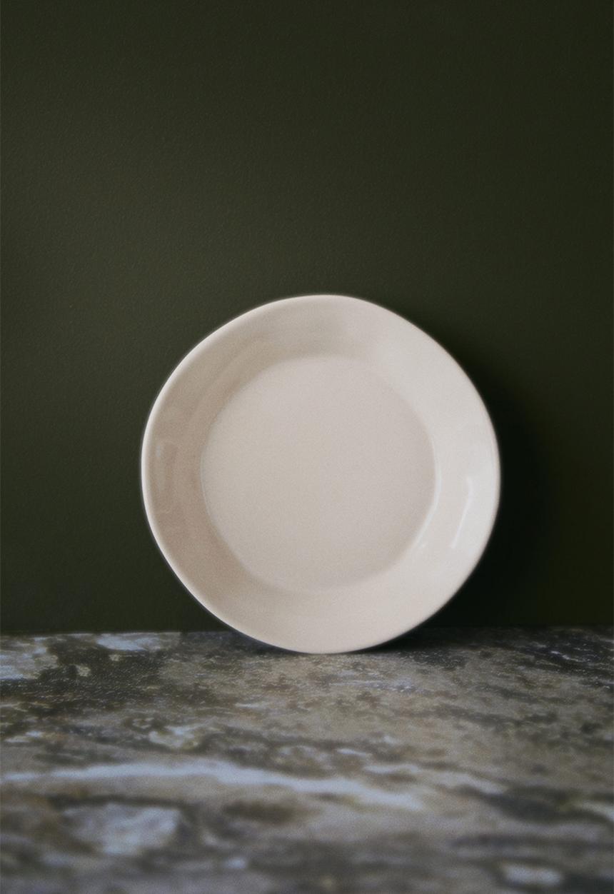 H&M - Stoneware plate - white
