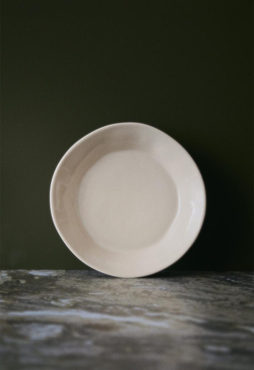 H&M - Deep stoneware plate - white