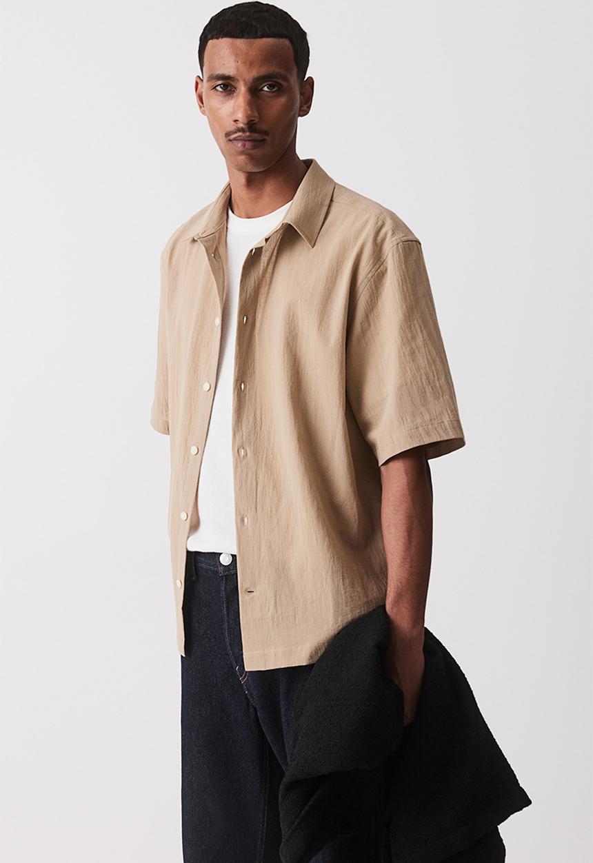 H&M - Regular fit crinkled short-sleeved shirt - beige