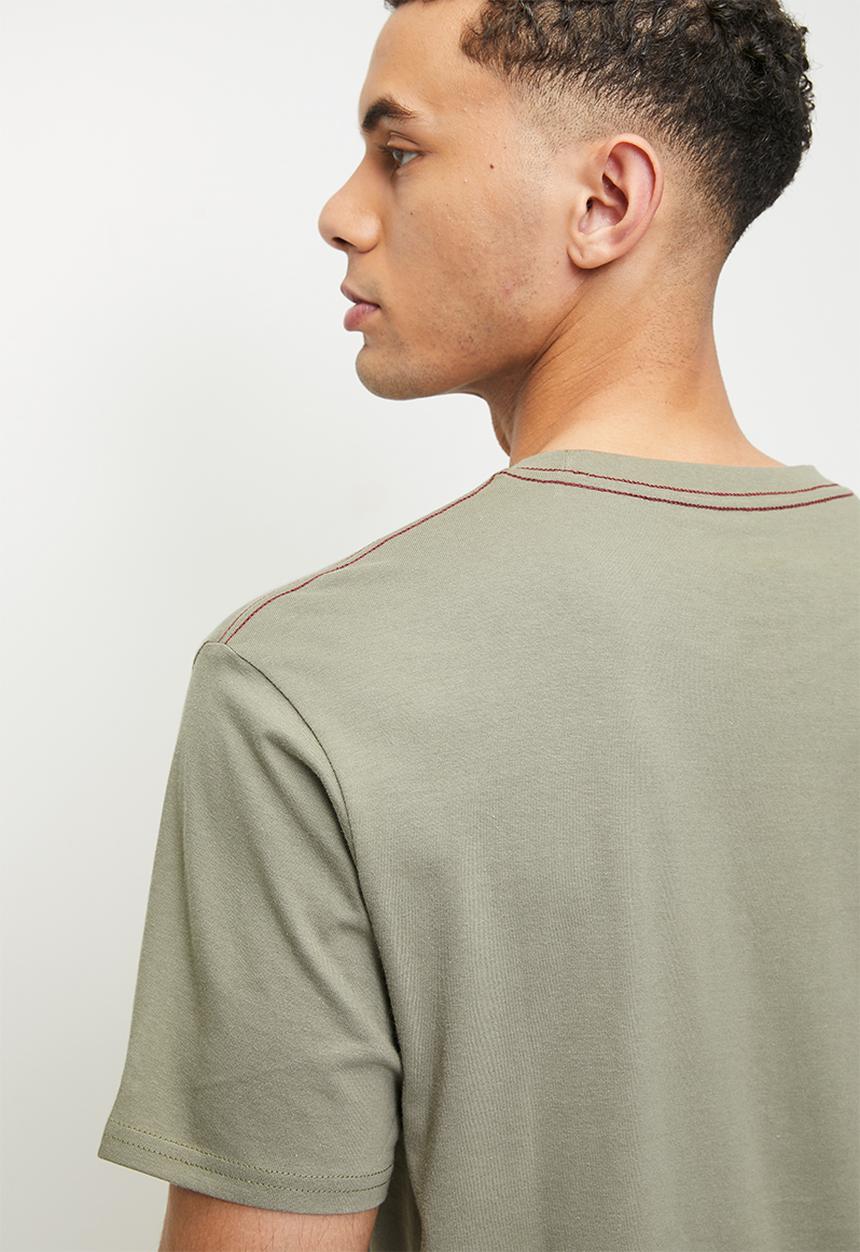 RVCA - Ag seal short sleeve red stitch - aloe