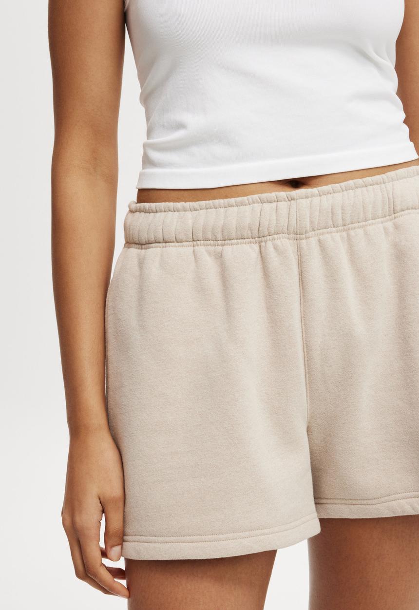 Cotton On - Plush Essential Gym Short - Sesame Marle