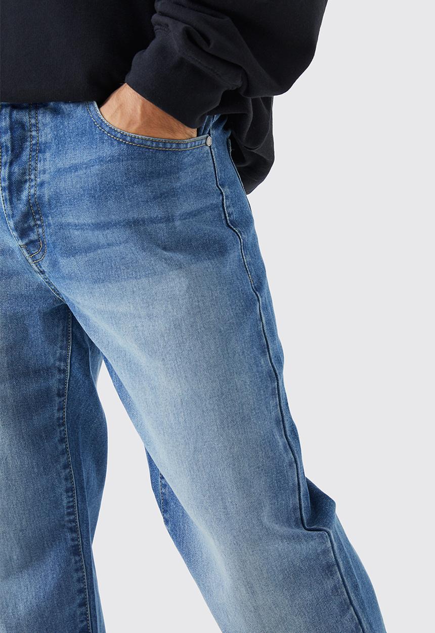 boohooMAN - Relaxed Rigid Washed Jeans - Mid Blue