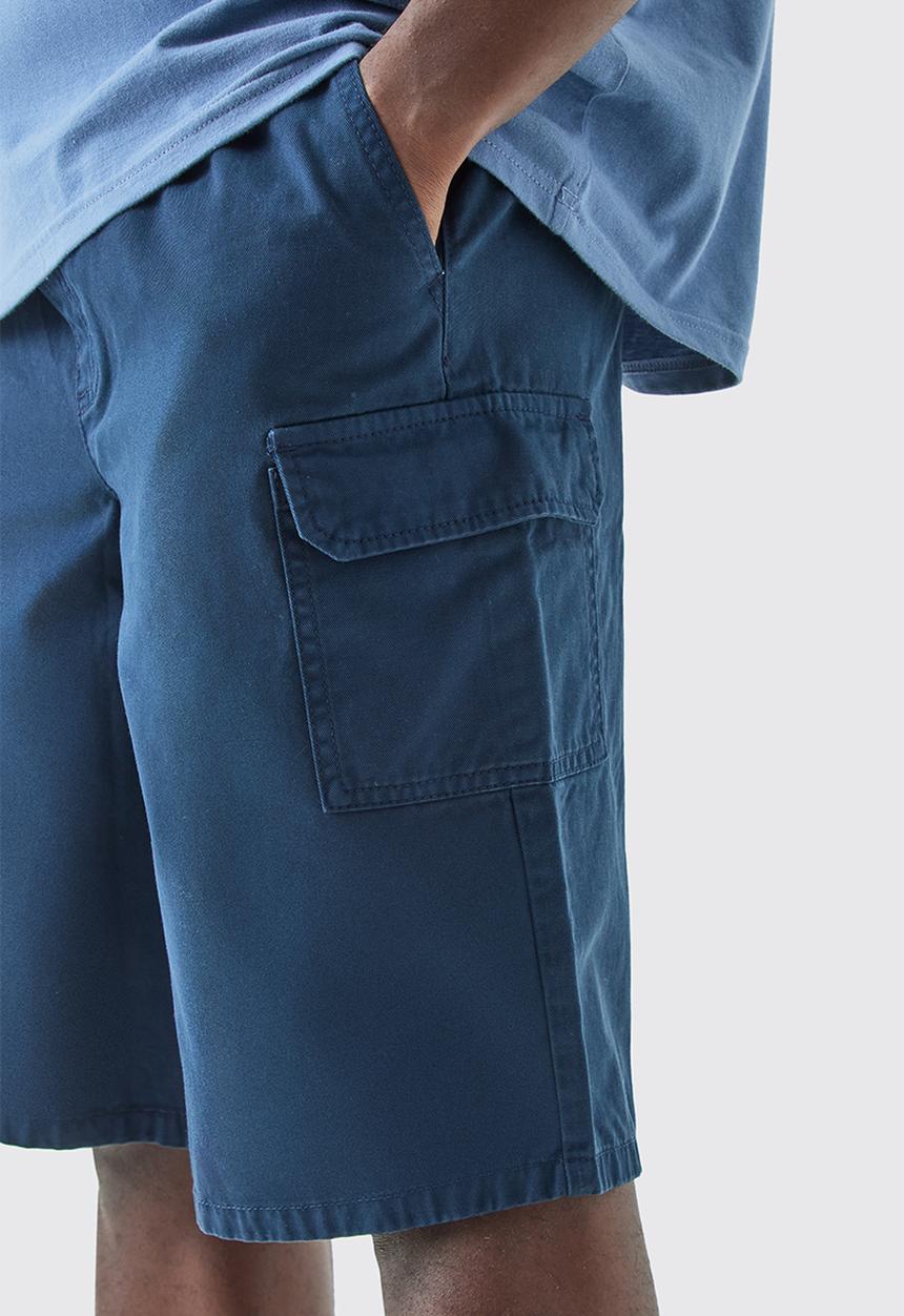 boohooMAN - Longer Length Relaxed Fit Elasticated Waist Cargo Shorts - navy