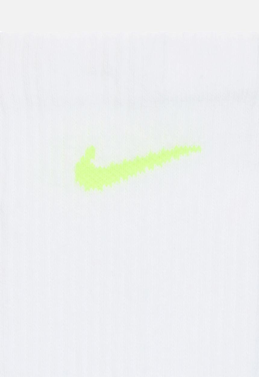 Nike - Nike Everyday Plus Cushioned - white
