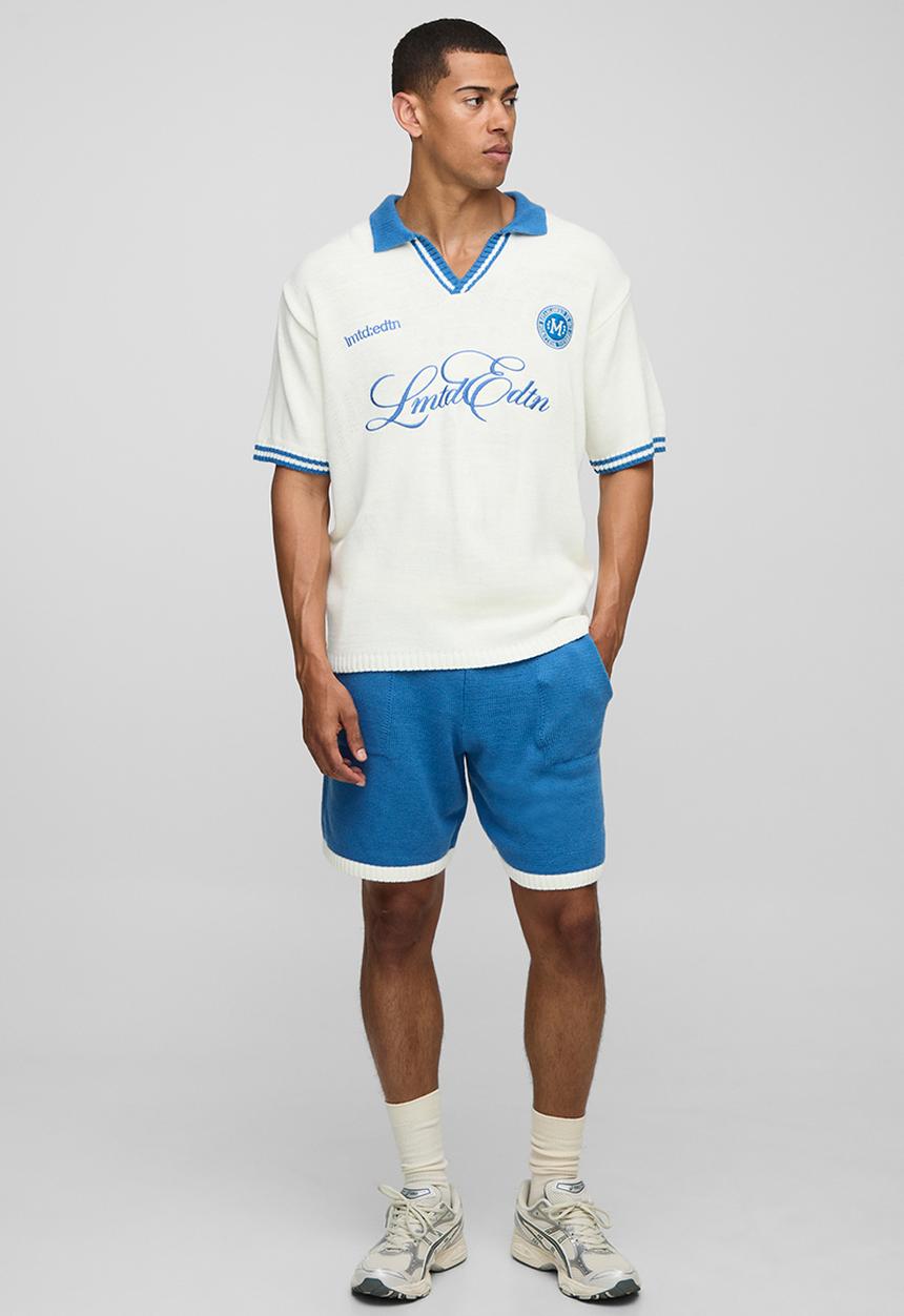 boohooMAN - Oversized V Neck Limited Edition Short Sleeve Knitted Polo - White