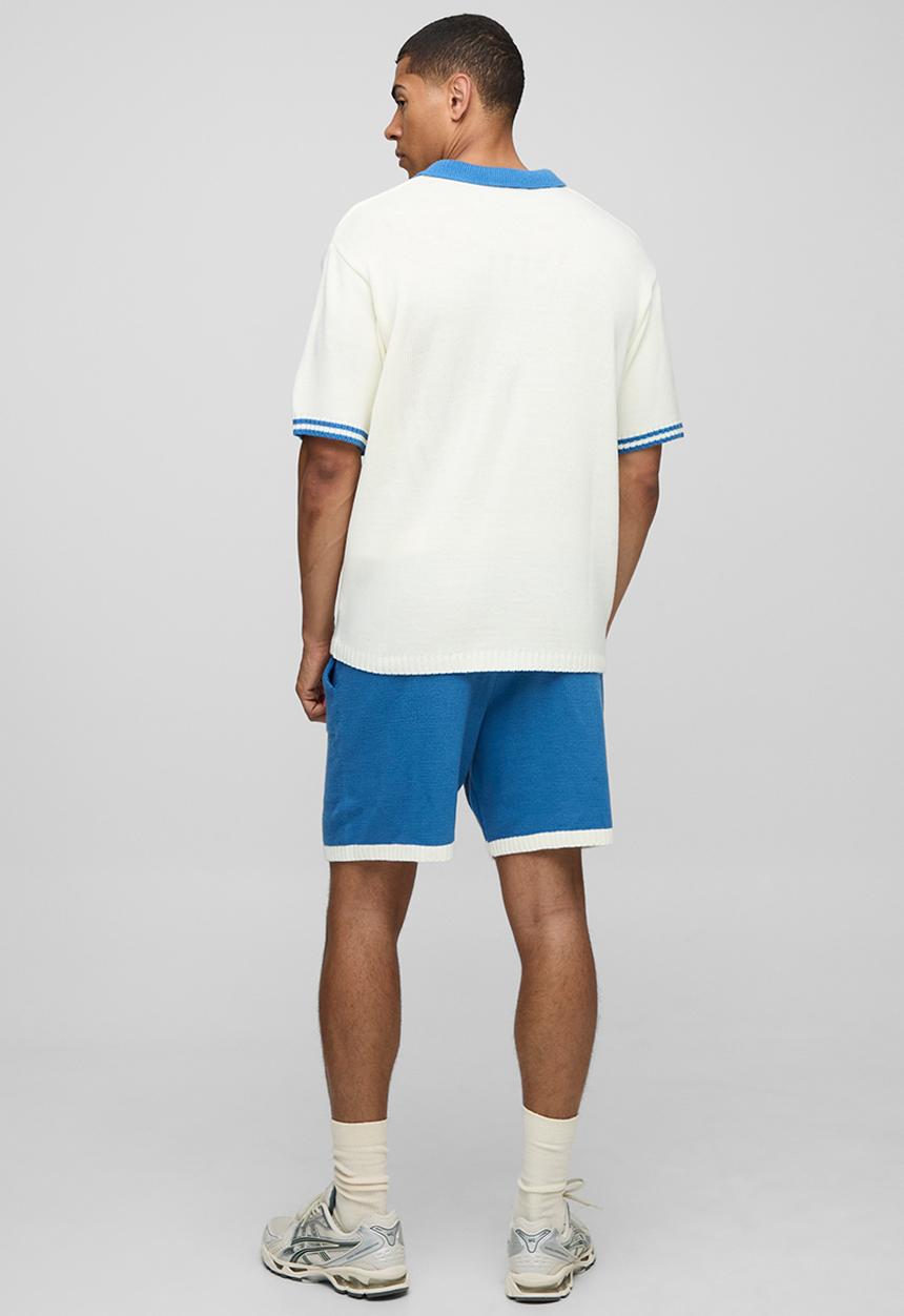 boohooMAN - Oversized V Neck Limited Edition Short Sleeve Knitted Polo - White