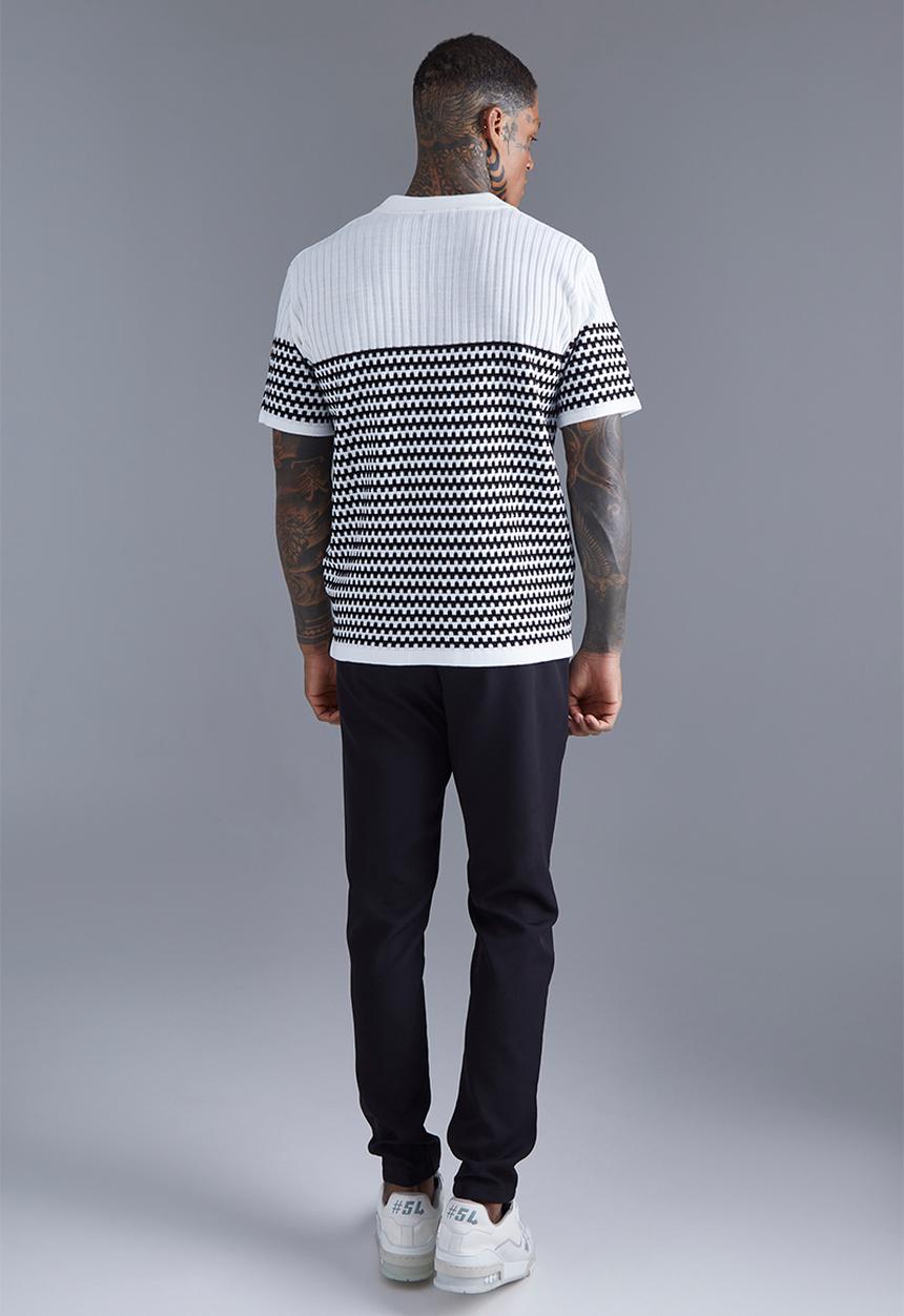 boohooMAN - Regular Fit V Neck Striped Knitted Polo - White & Black