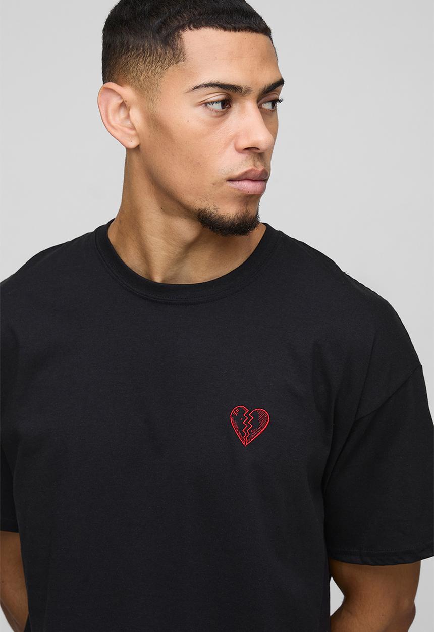 boohooMAN - Oversized Embroidered Broken Heart T-Shirt - Black