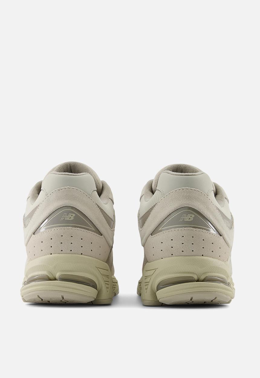 New Balance  - U2002R v1 - timberwolf