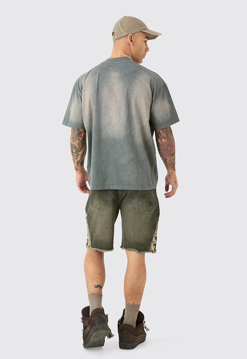 boohooMAN - Relaxed Rigid Extreme Side Ripped Denim Short In Antique Gr - Antique Wash
