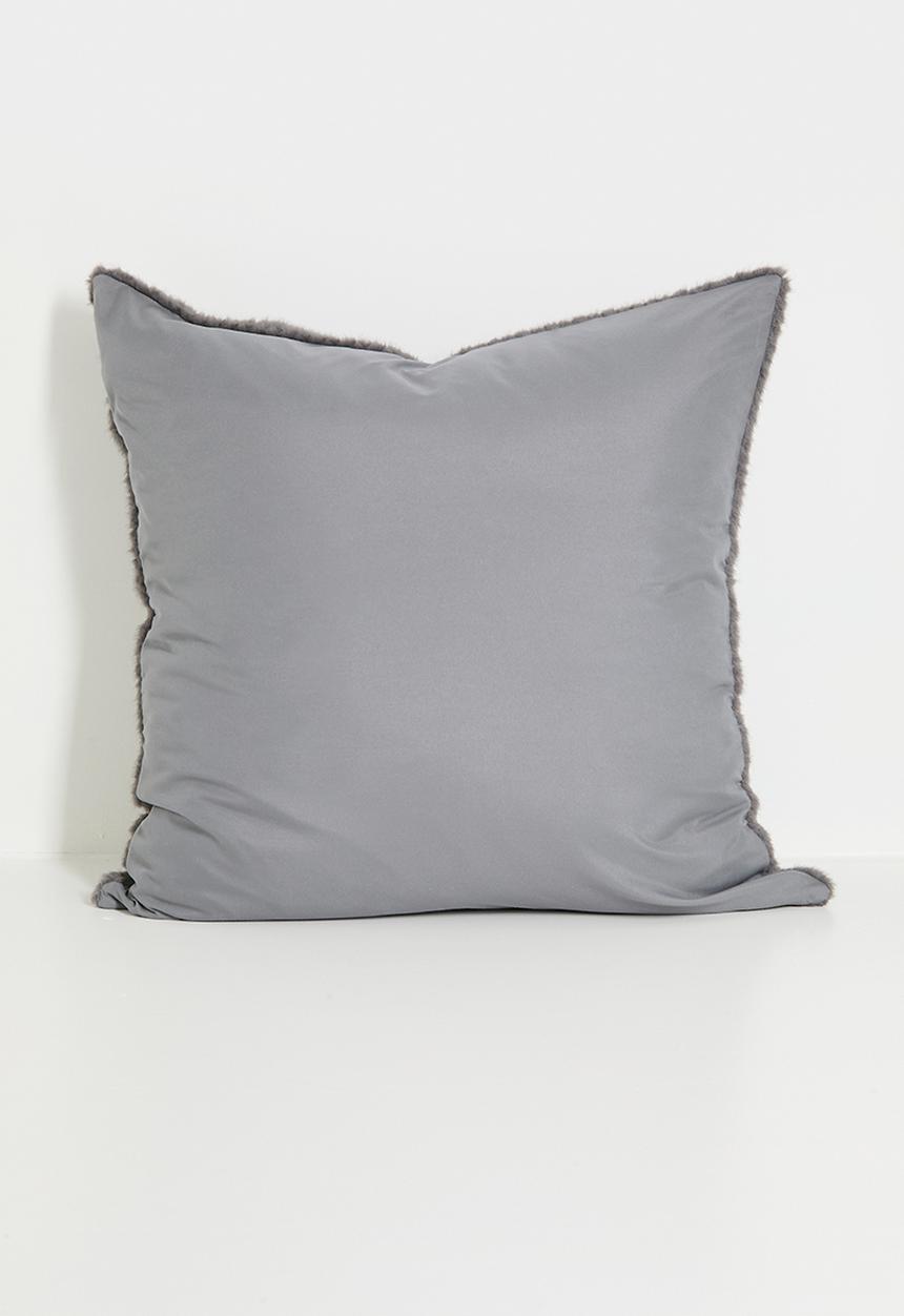 Grey Gardens - Chevron cushion cover - Grey