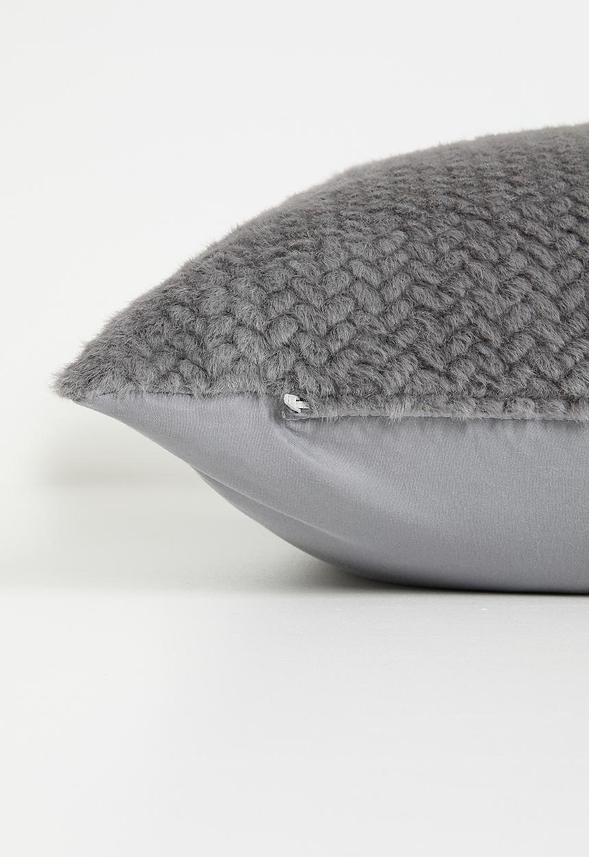 Grey Gardens - Chevron cushion cover - Grey