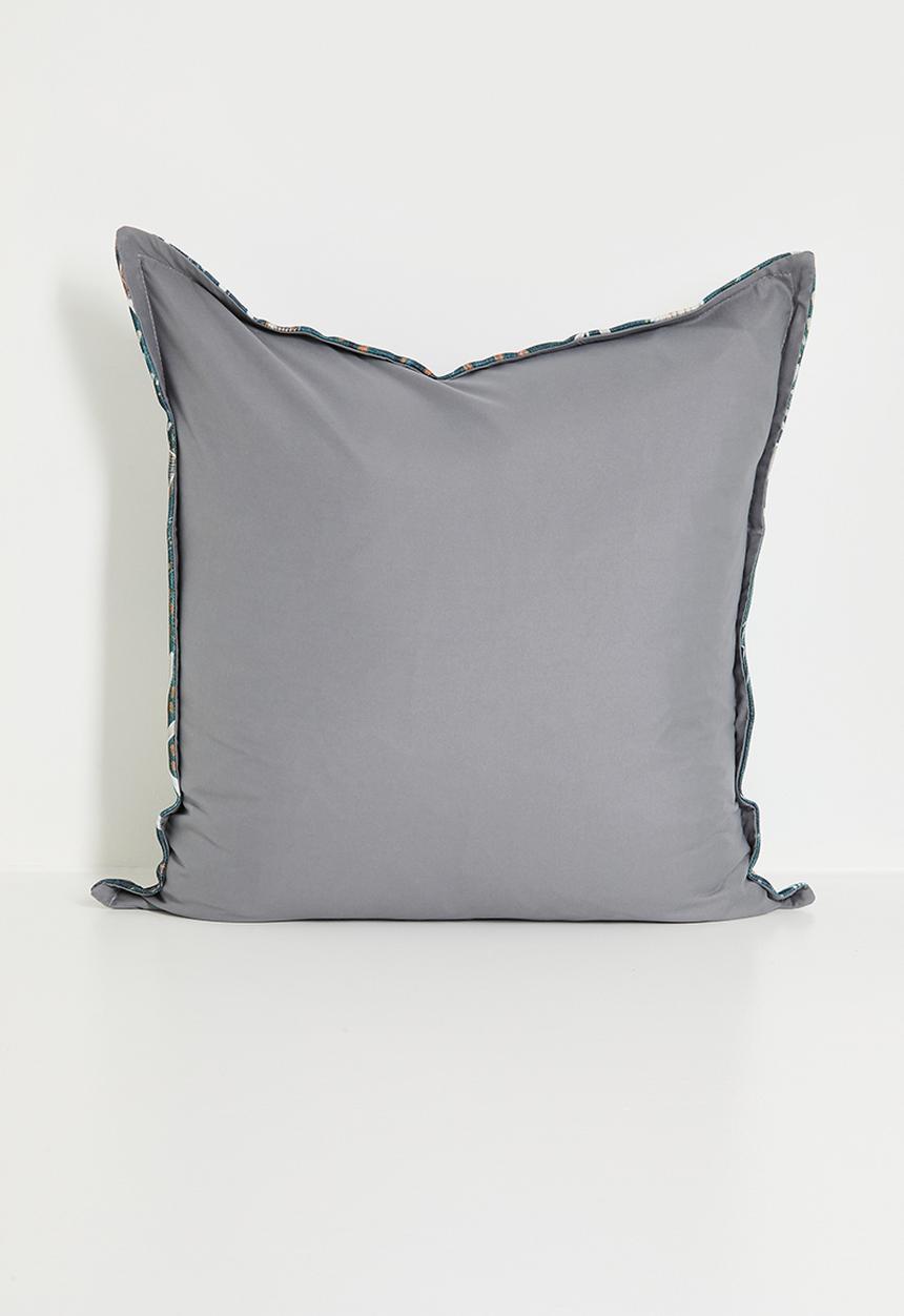 Grey Gardens - Kelp cushion cover - Multi