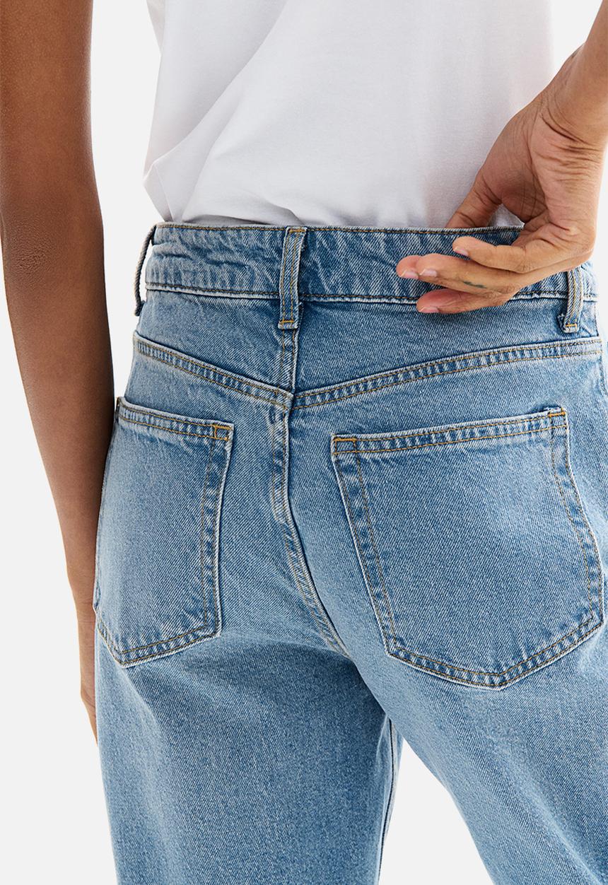 H&M - Slim mom high ankle jeans - pale denim blue