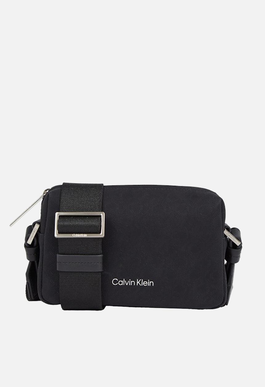 Calvin Klein - CK Must Camera Bag S Mono - Twill Mono Black