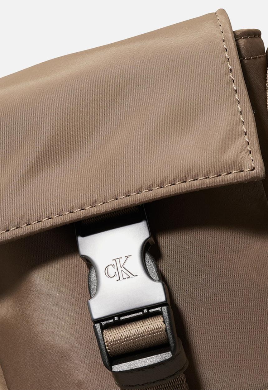 Calvin Klein - Speed Clip Ns Flap Phone Cb Ny - Shitake