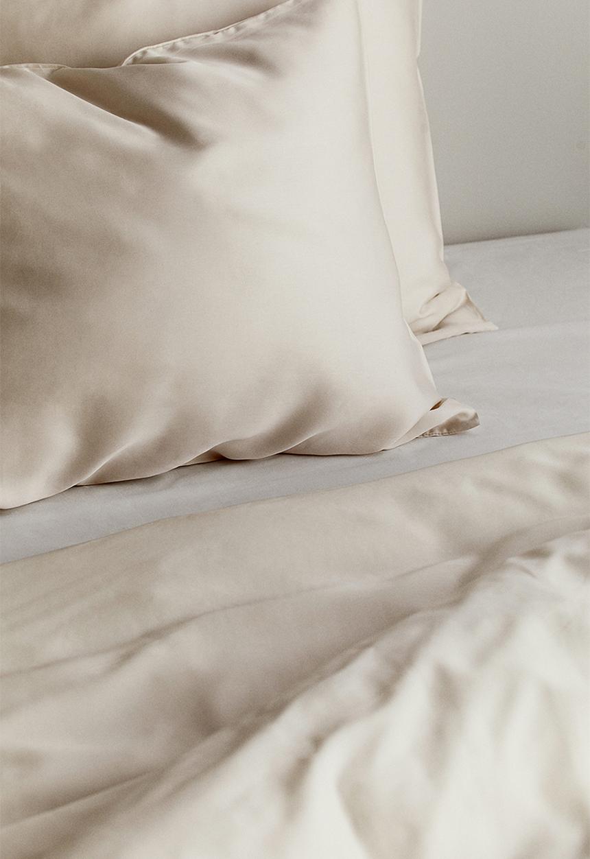 H&M - Satin pillowcase - white