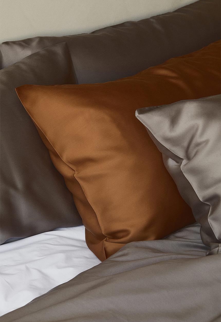 H&M - Satin pillowcase - brown